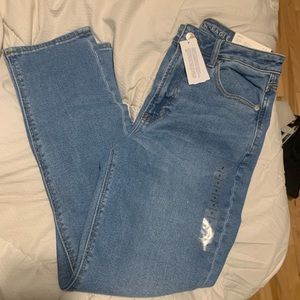 BRAND NEW AE Mom Fit Jeans